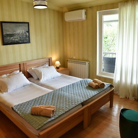 4Bd Appartaments With Cozy Garden 第比利斯 外观 照片