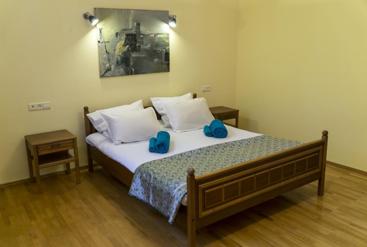 4Bd Appartaments With Cozy Garden 第比利斯 外观 照片