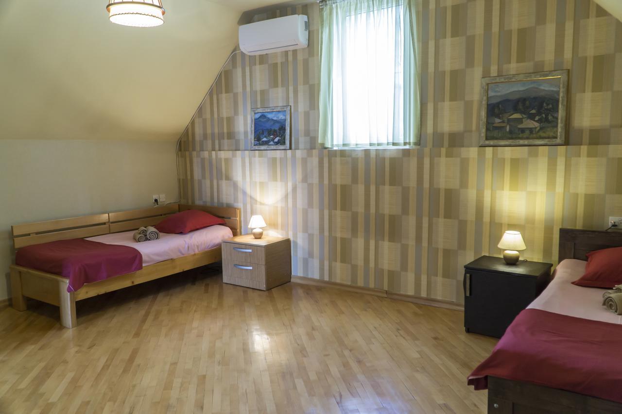 4Bd Appartaments With Cozy Garden 第比利斯 外观 照片