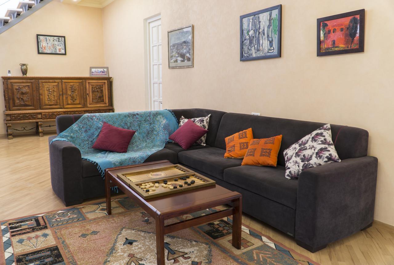 4Bd Appartaments With Cozy Garden 第比利斯 外观 照片