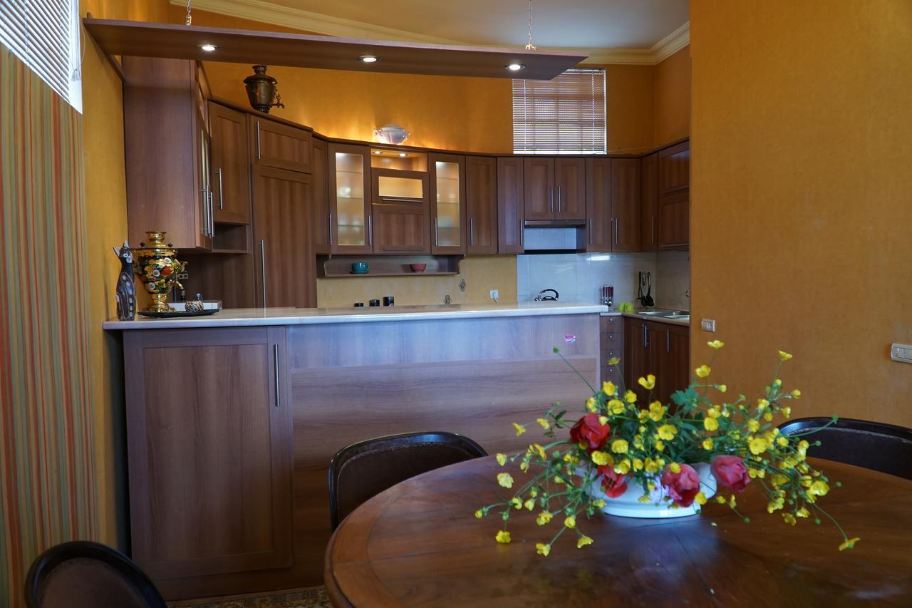 4Bd Appartaments With Cozy Garden 第比利斯 外观 照片