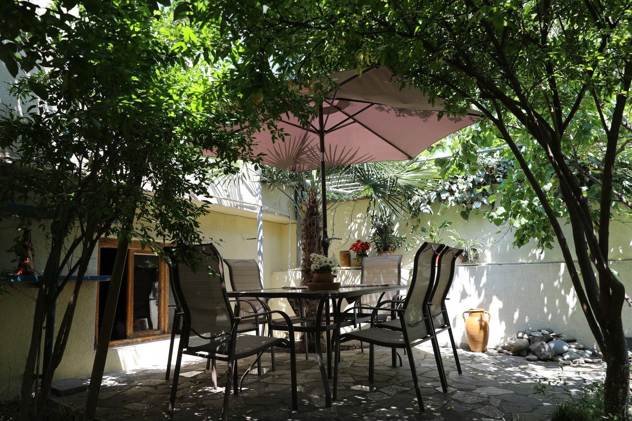 4Bd Appartaments With Cozy Garden 第比利斯 外观 照片