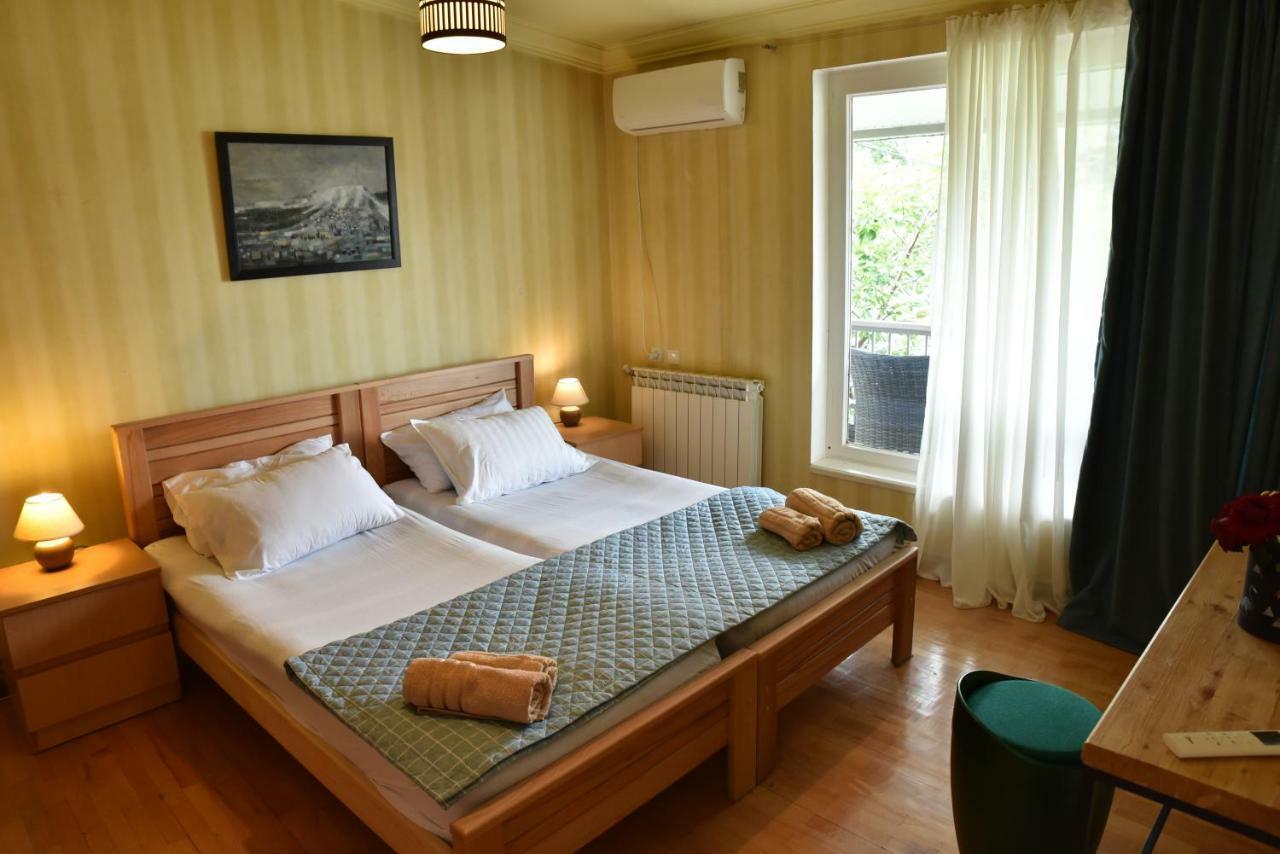 4Bd Appartaments With Cozy Garden 第比利斯 外观 照片
